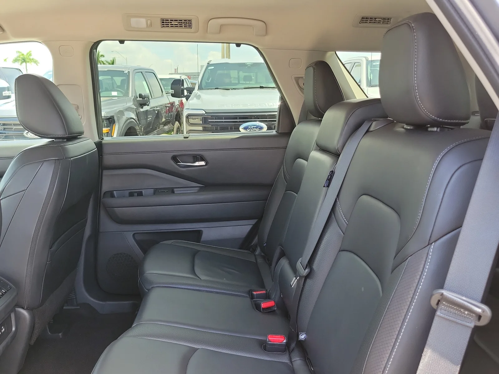2025 Nissan Pathfinder SL photo 13