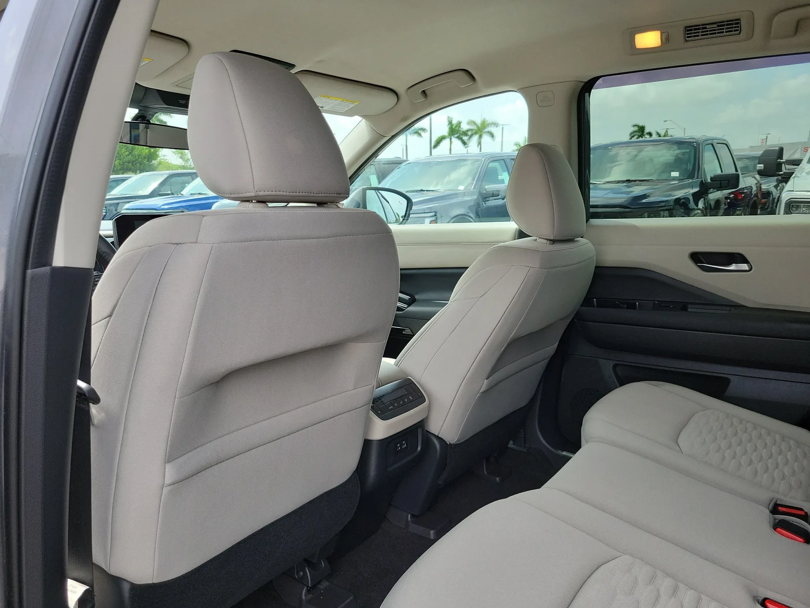 2022 Nissan Pathfinder SV photo 13
