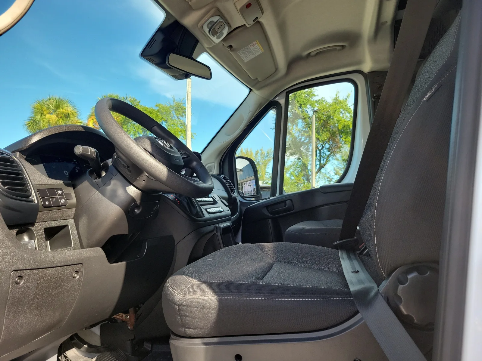 2025 RAM ProMaster Cargo Van Tradesman photo 11