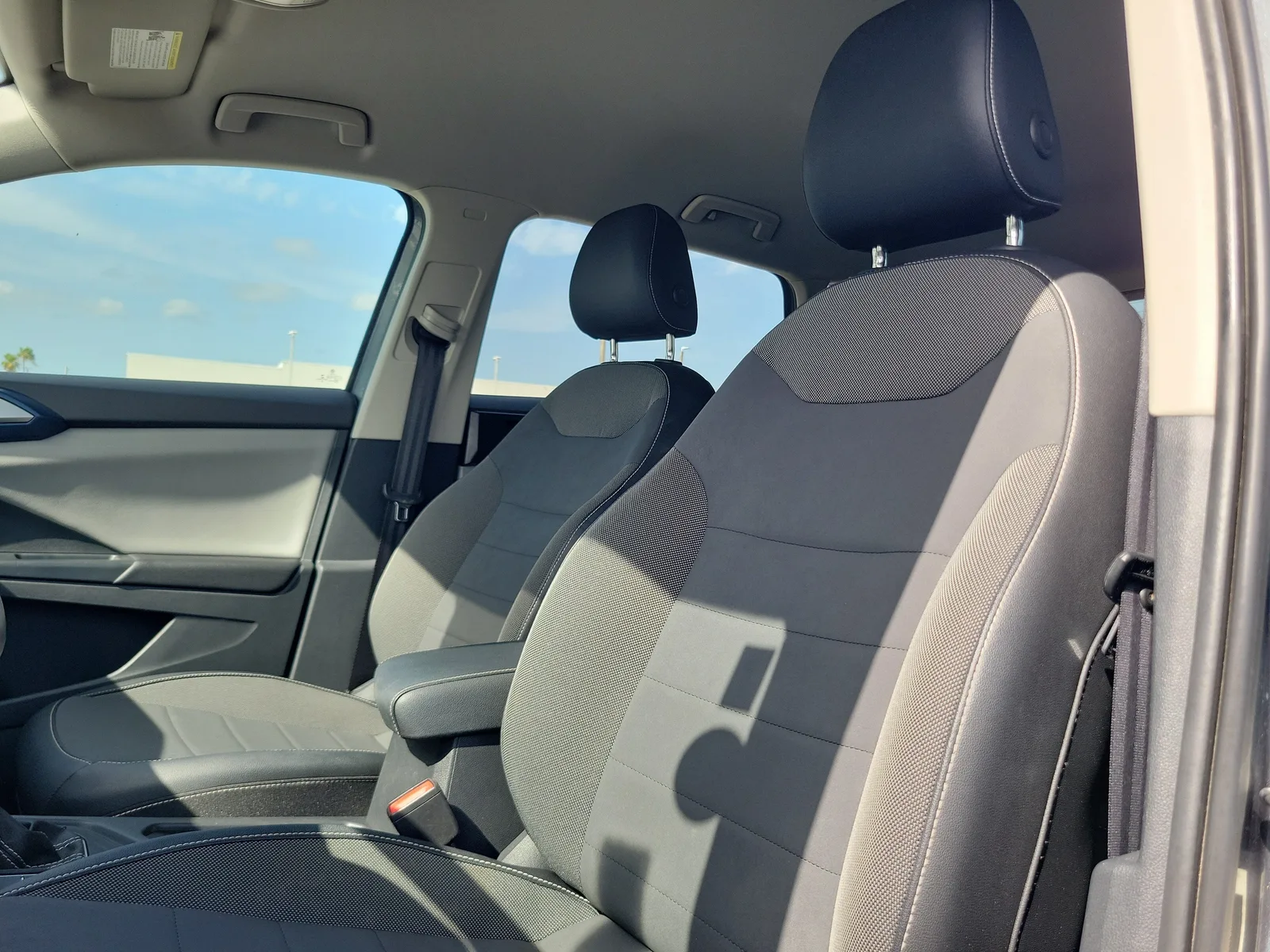2022 Volkswagen Taos SE photo 12