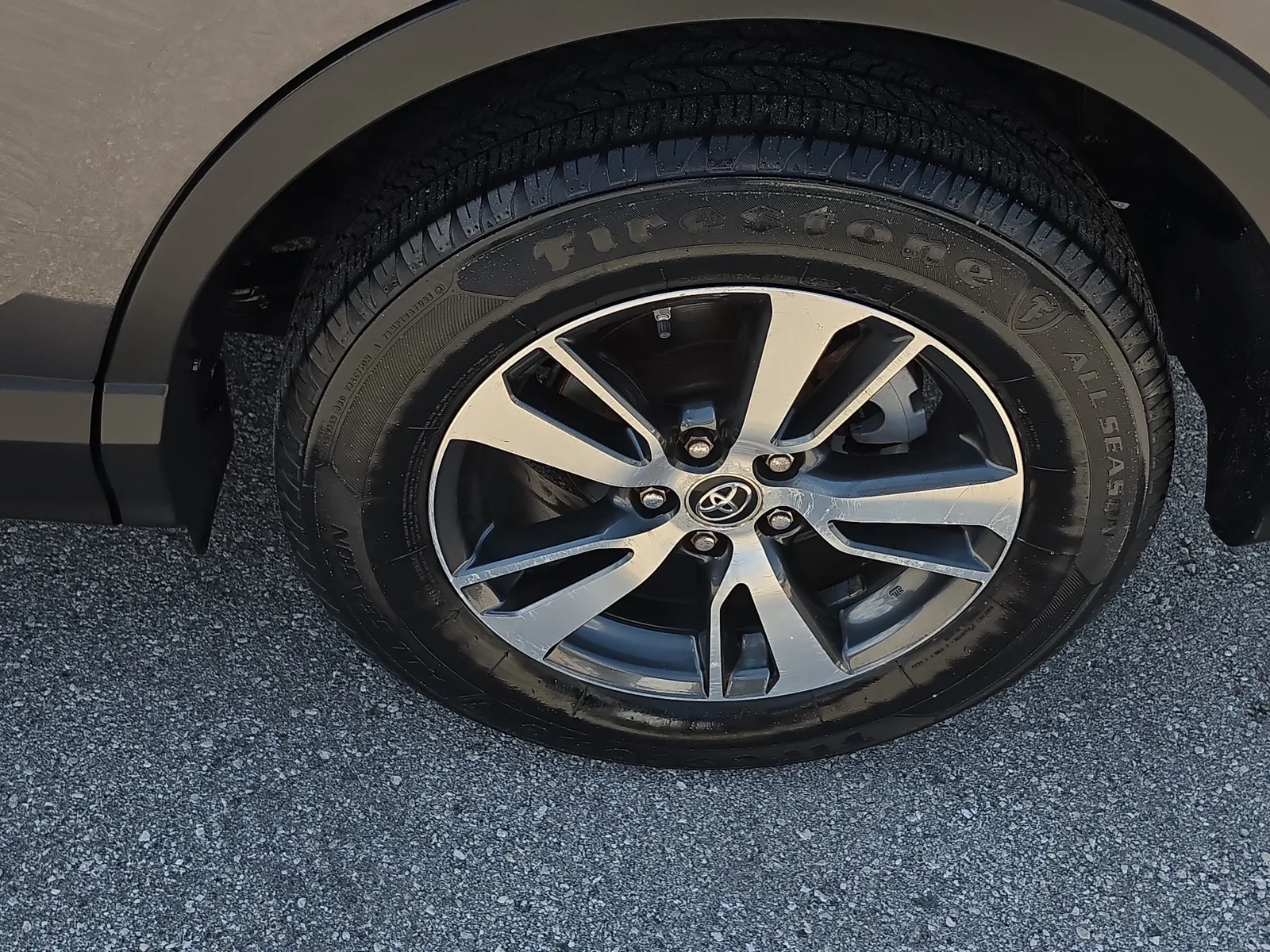 2017 Toyota RAV4 XLE photo 26