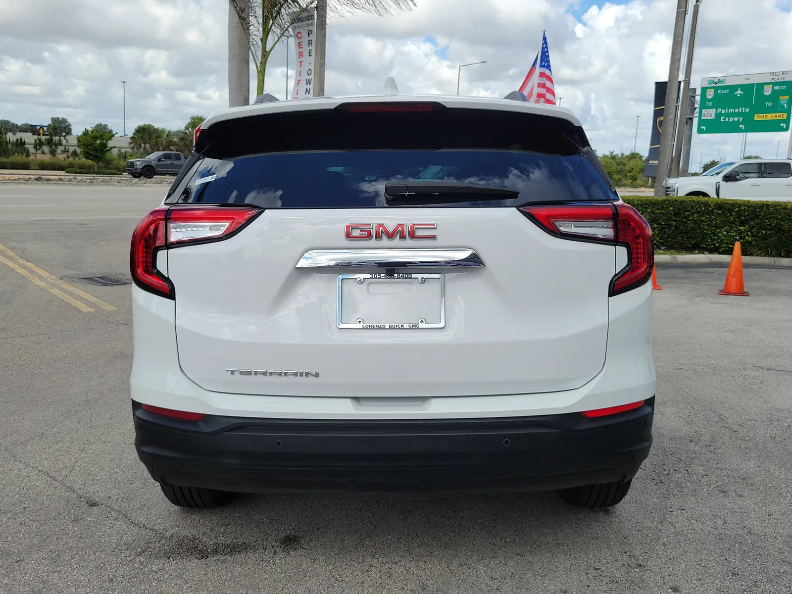 2024 GMC Terrain SLE photo 7