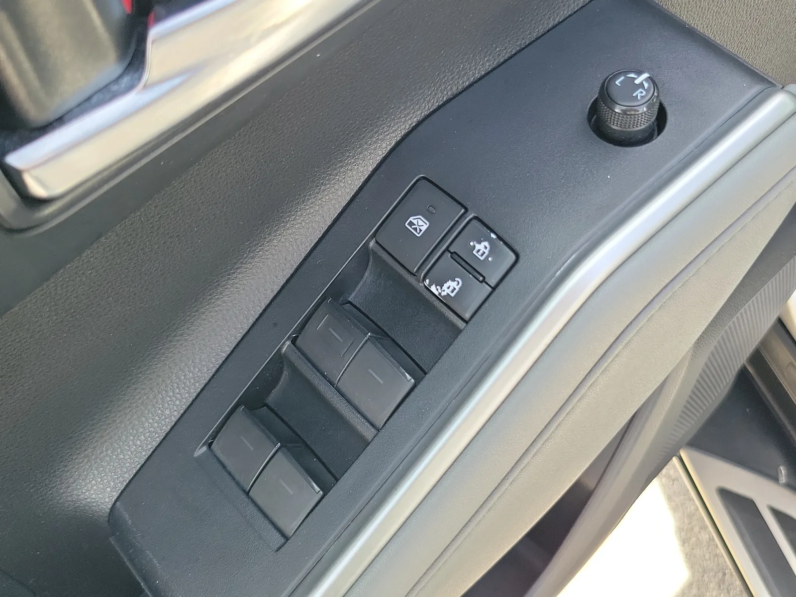 2021 Toyota Highlander XLE photo 28