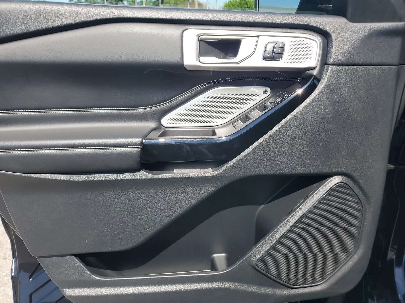 2023 Ford Explorer ST 4WD photo 28