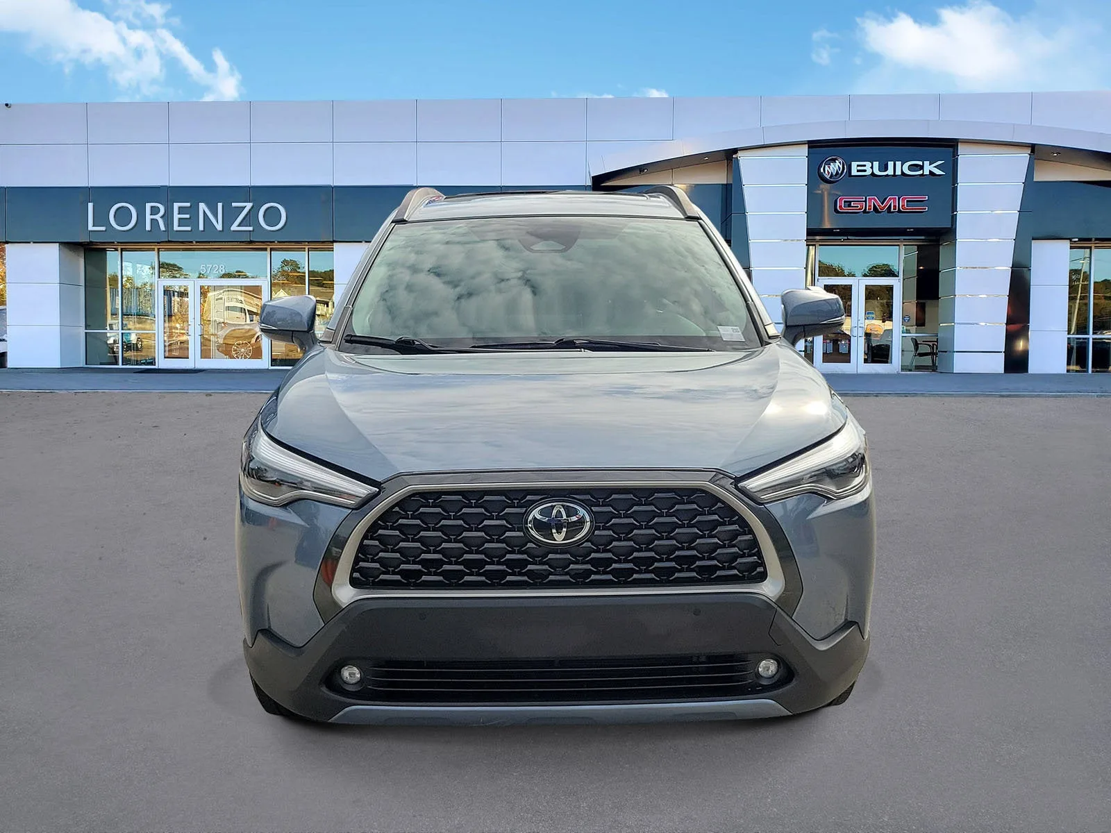 2023 Toyota Corolla Cross XLE photo 2
