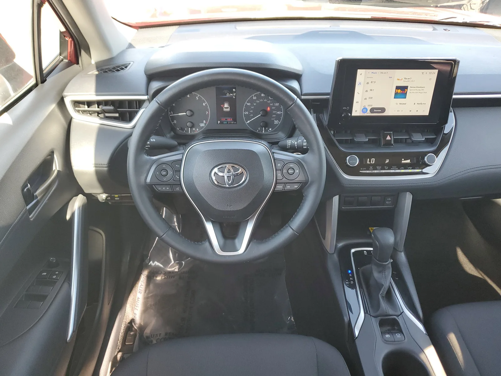 2023 Toyota Corolla Cross LE photo 18