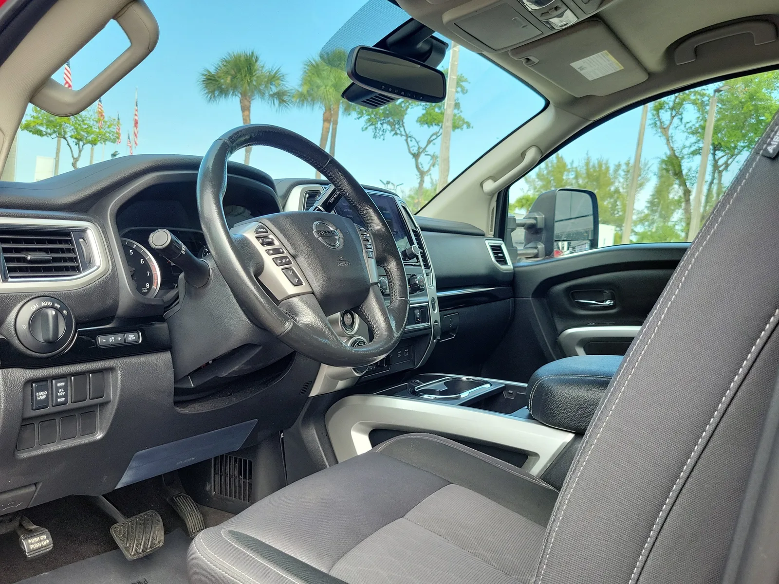 2021 Nissan Titan SV photo 9