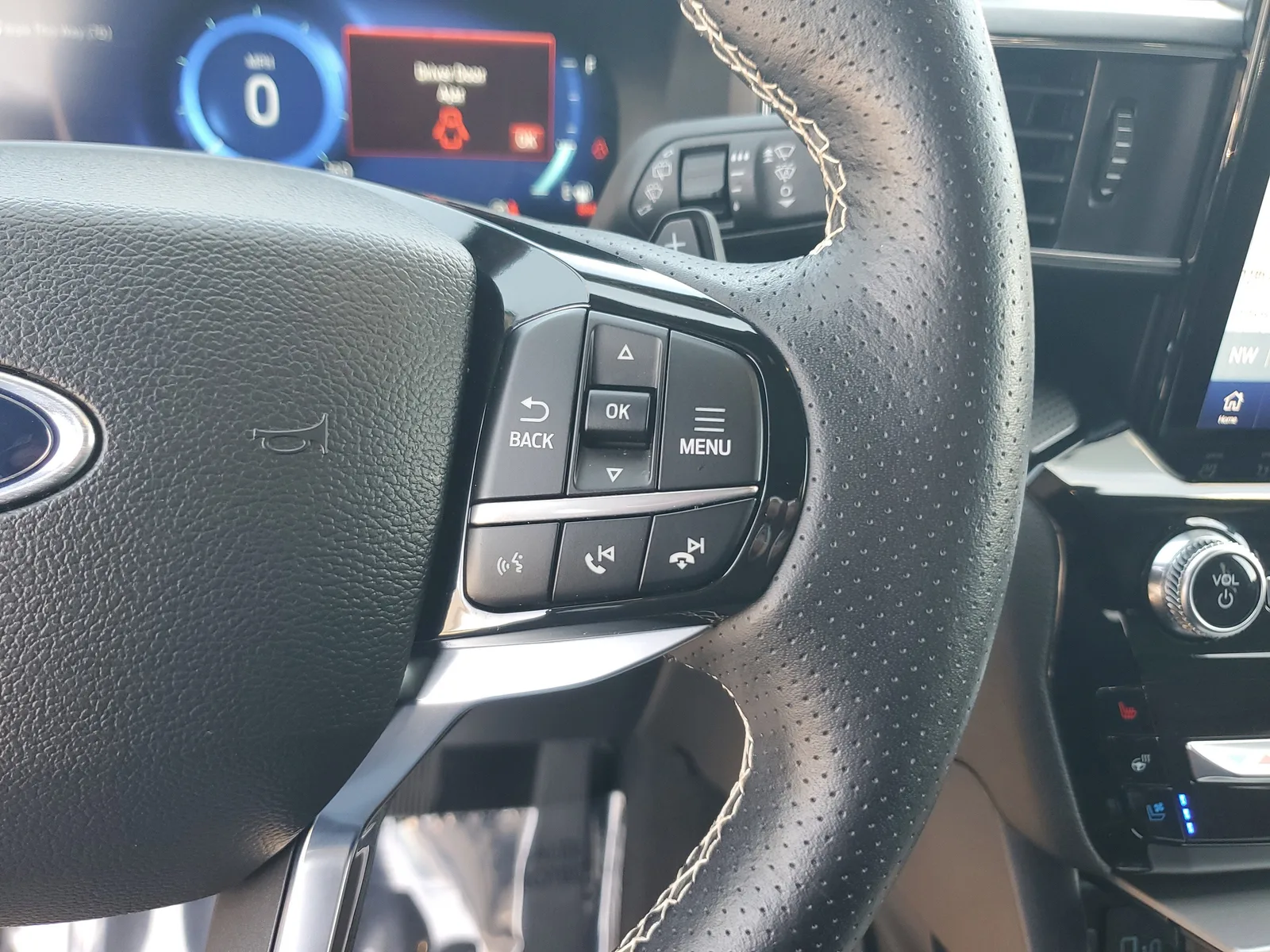 2023 Ford Explorer ST 4WD photo 24