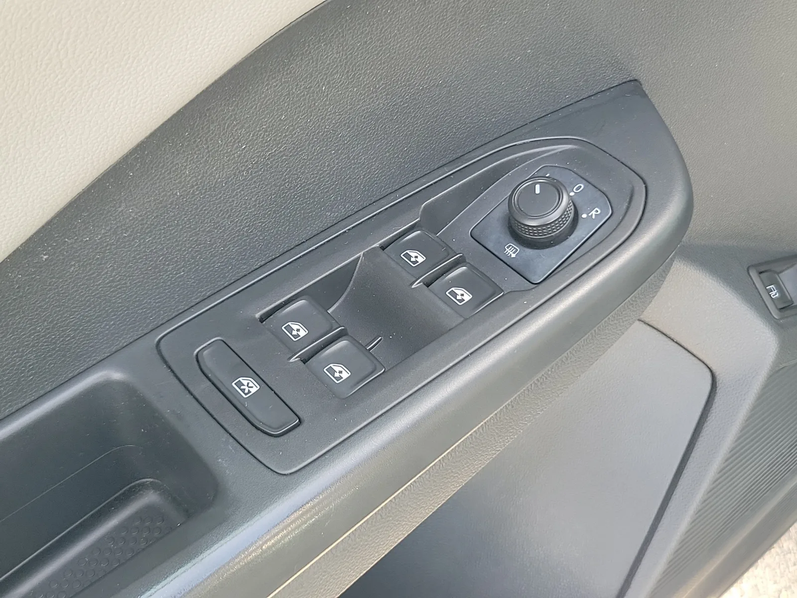 2022 Volkswagen Taos SE photo 29