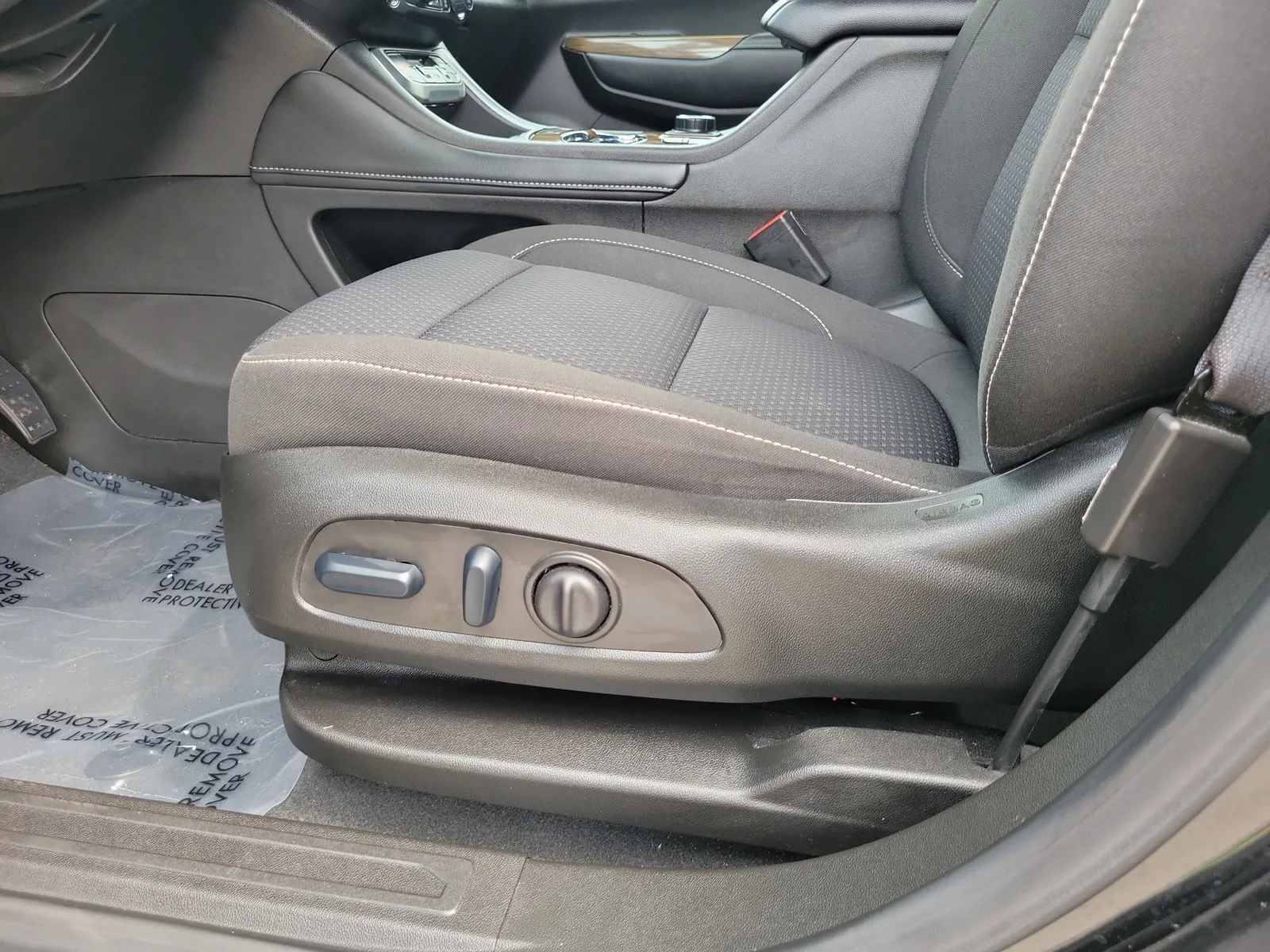2023 GMC Acadia SLE photo 12