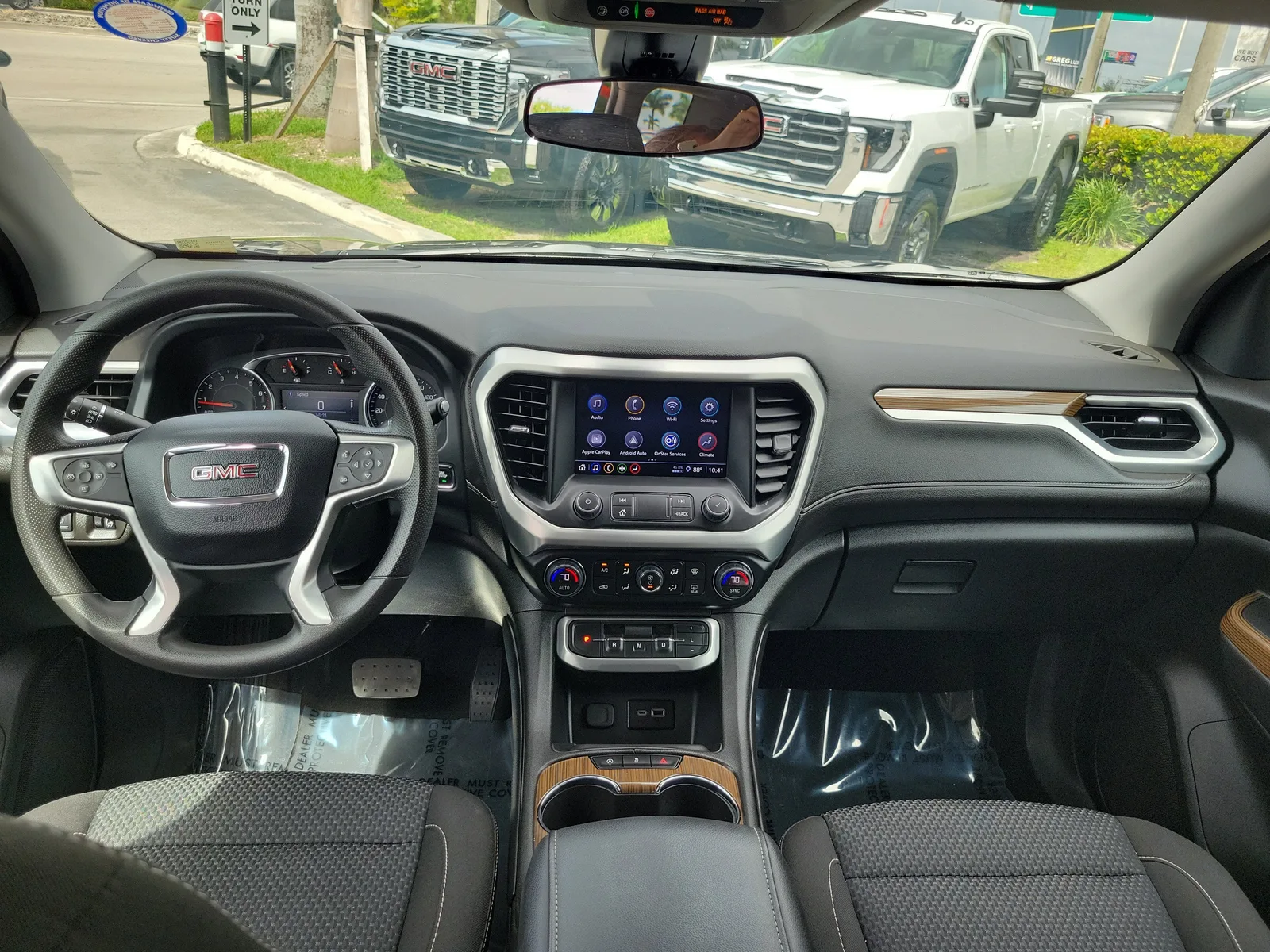 2023 GMC Acadia SLE photo 17