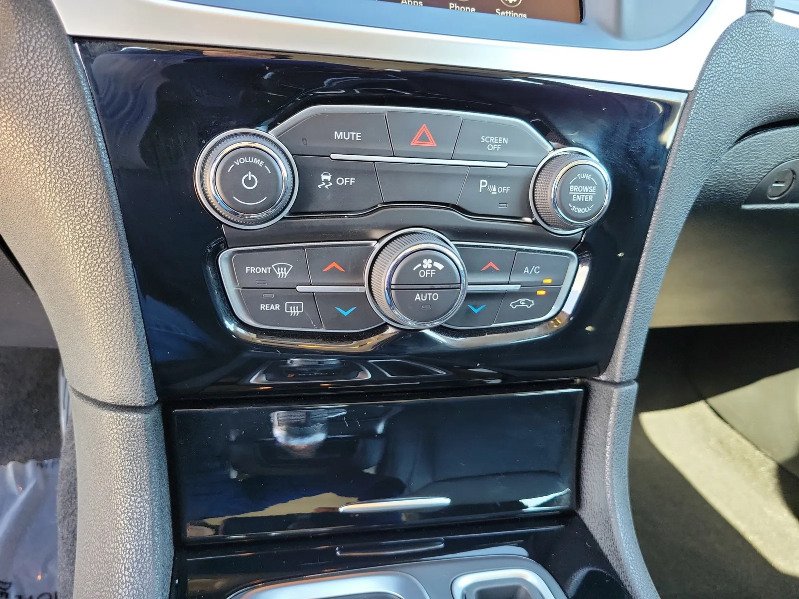 2023 Chrysler 300 Touring L photo 30