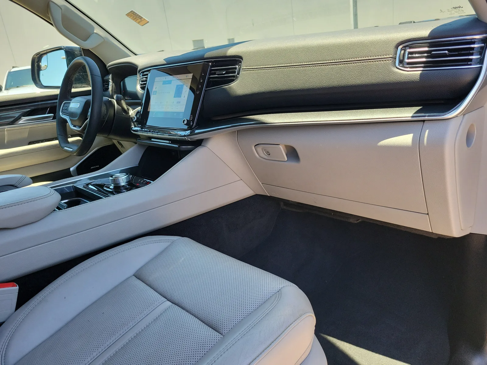 2023 Jeep Wagoneer Base photo 20