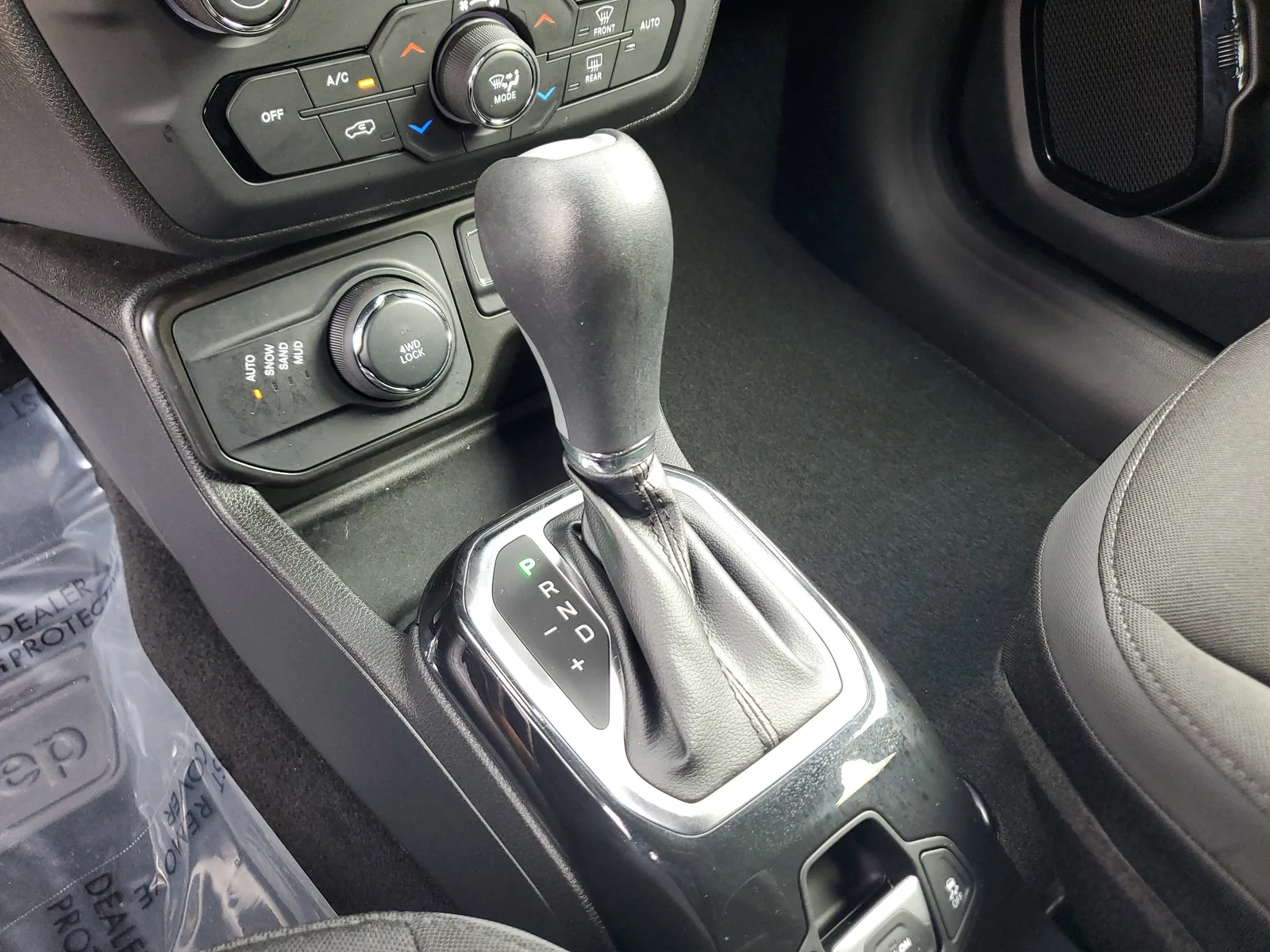 2022 Jeep Renegade Altitude 4WD photo 24