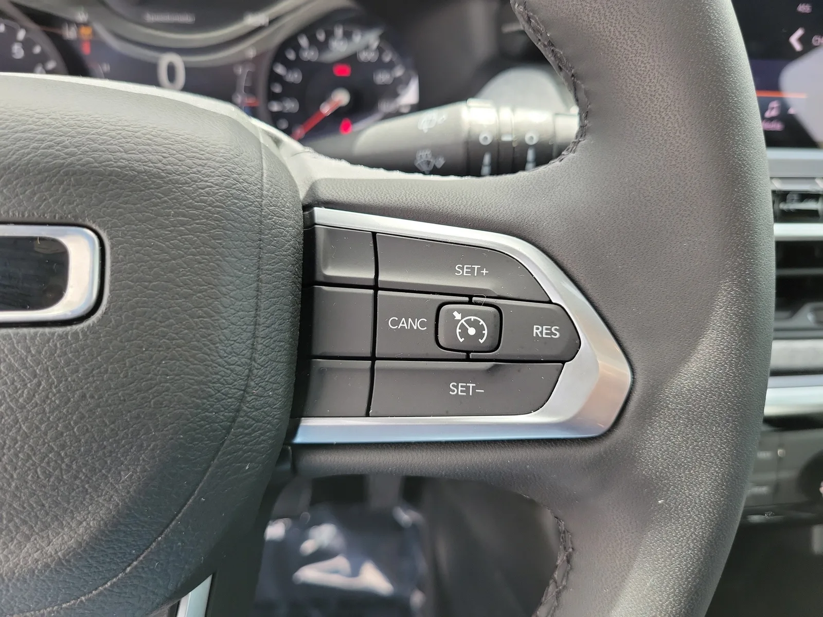 2023 Jeep Compass Latitude Lux 4WD photo 22
