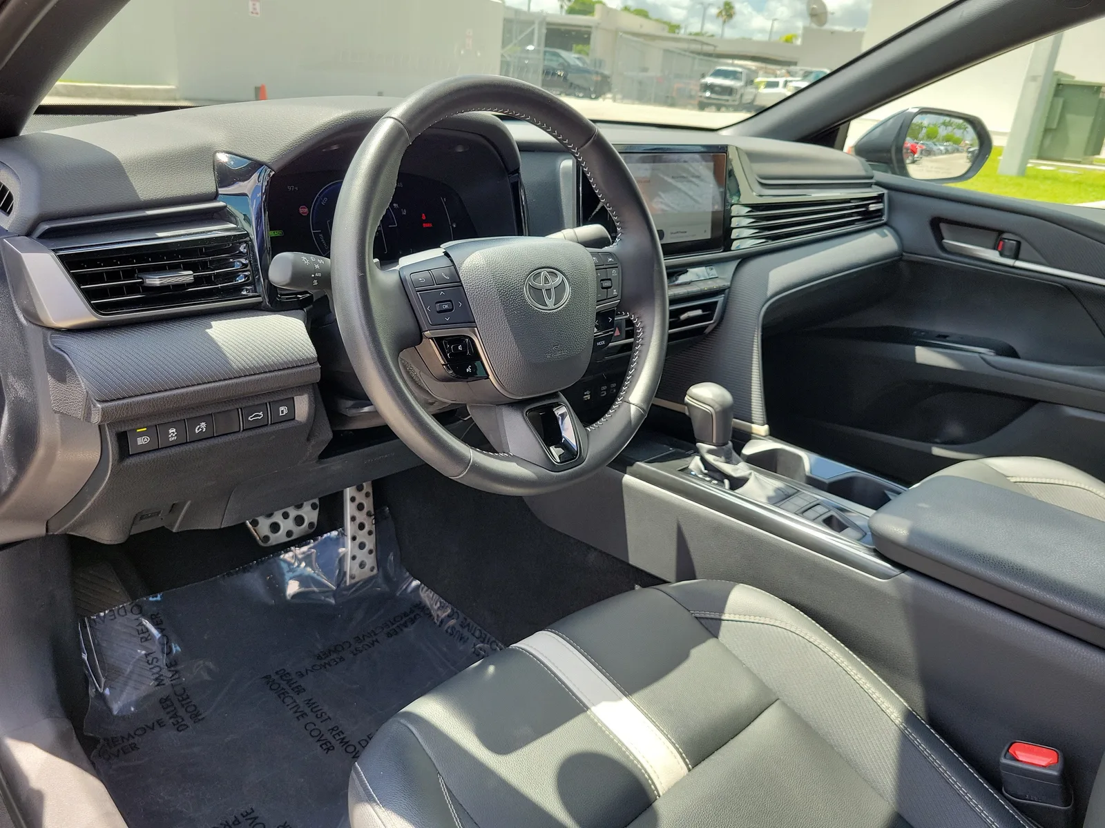 2026 Toyota Camry SE photo 9