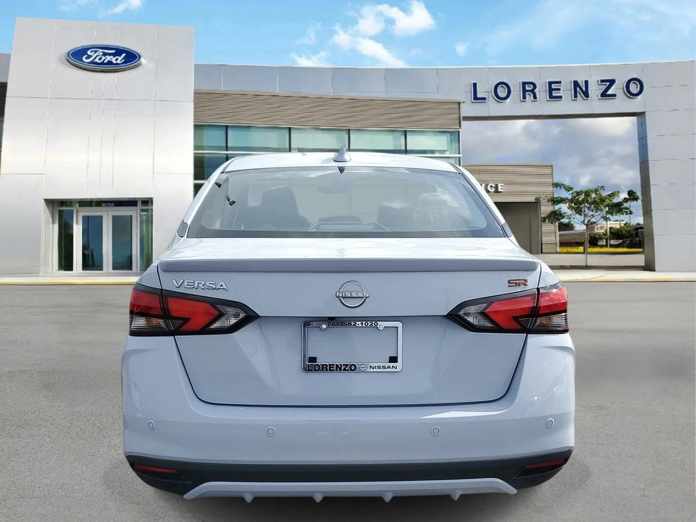 2025 Nissan Versa SR photo 5