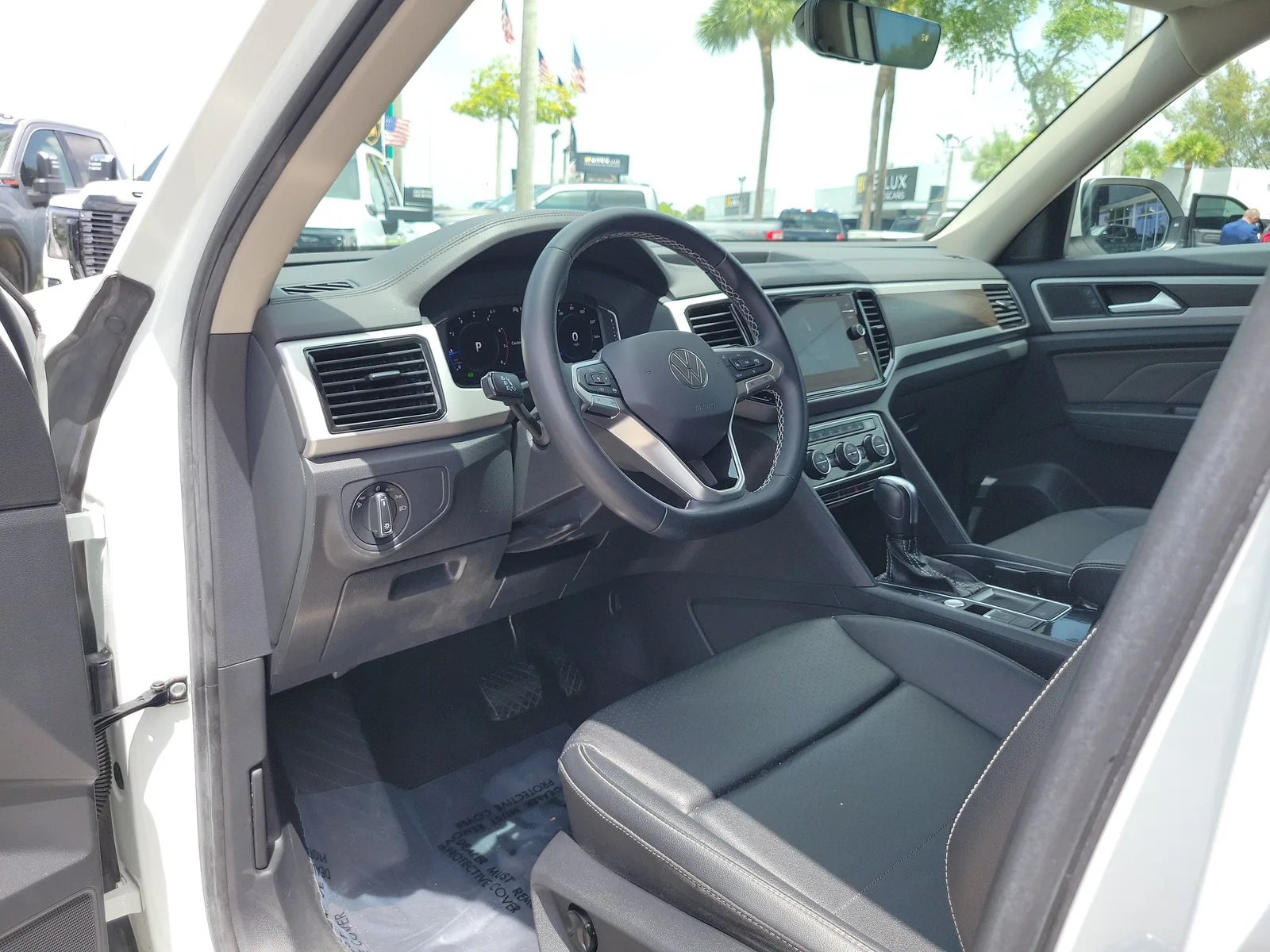 2023 Volkswagen Atlas 3.6L V6 SE w/Technology photo 9