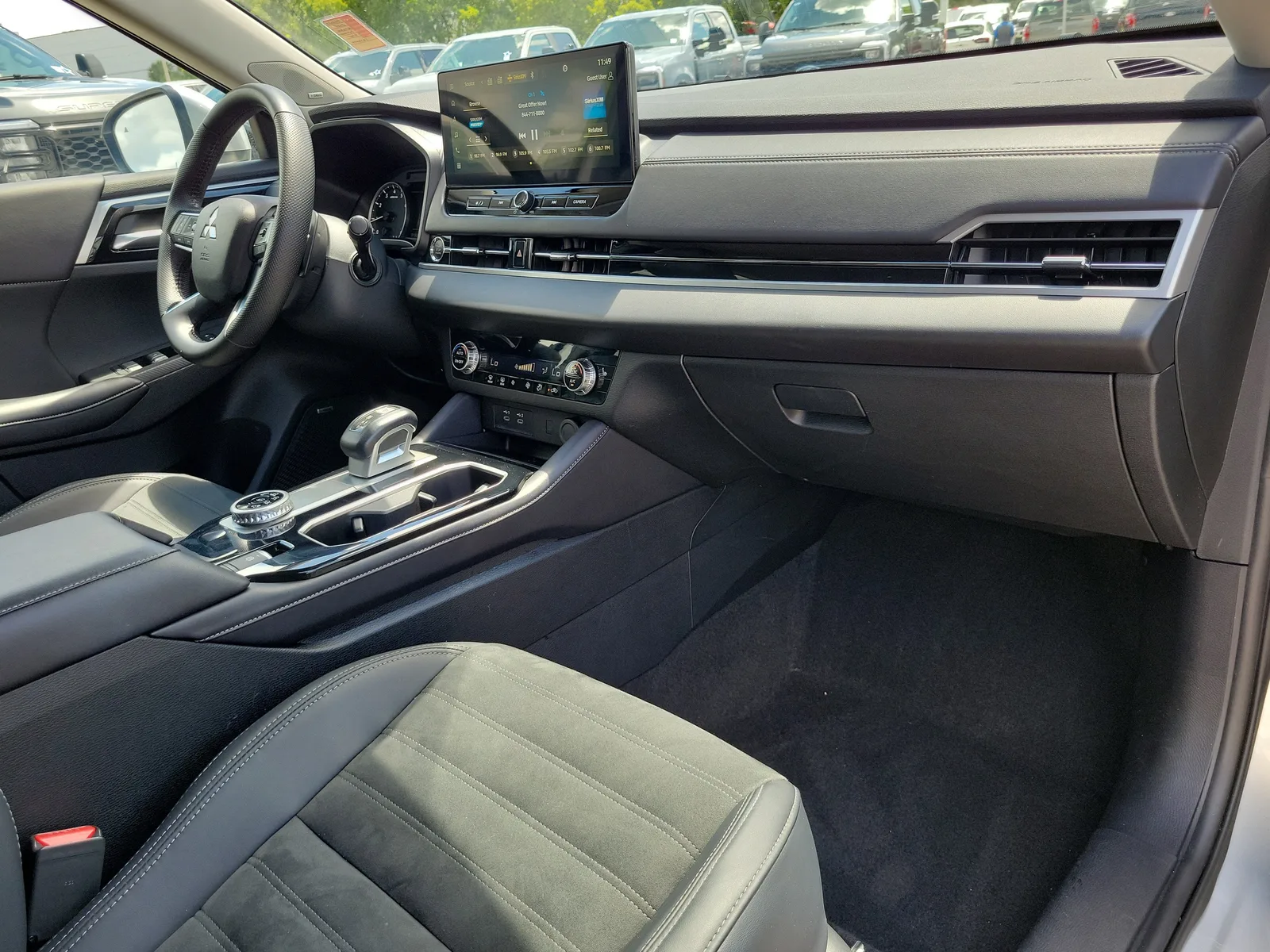 2025 Mitsubishi Outlander SE photo 14