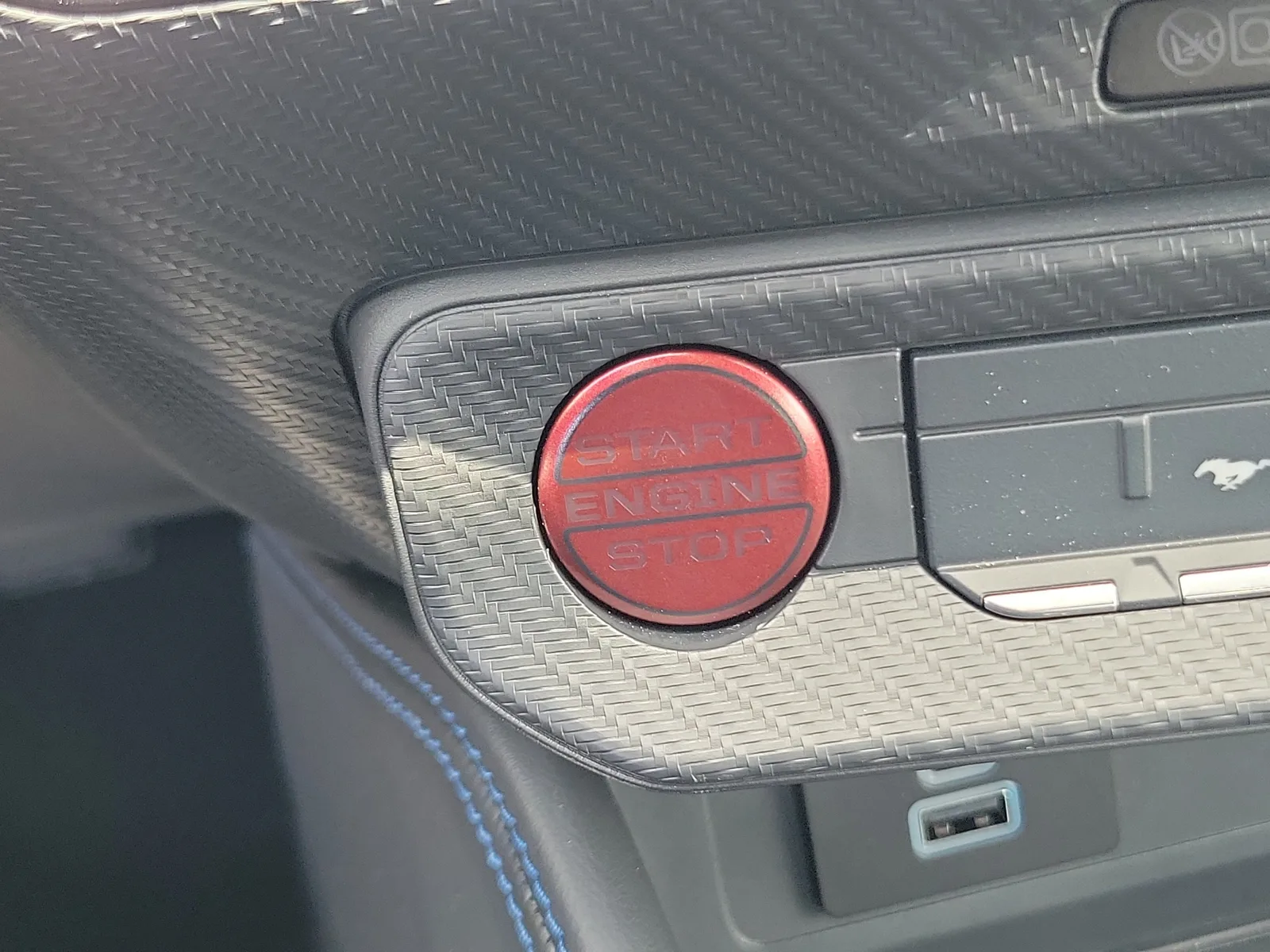 2026 Ford Mustang Dark Horse photo 17
