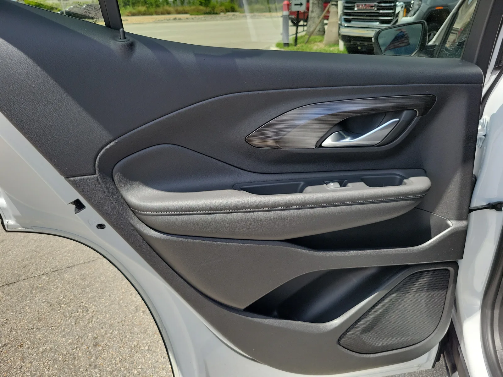 2023 GMC Terrain SLE photo 25