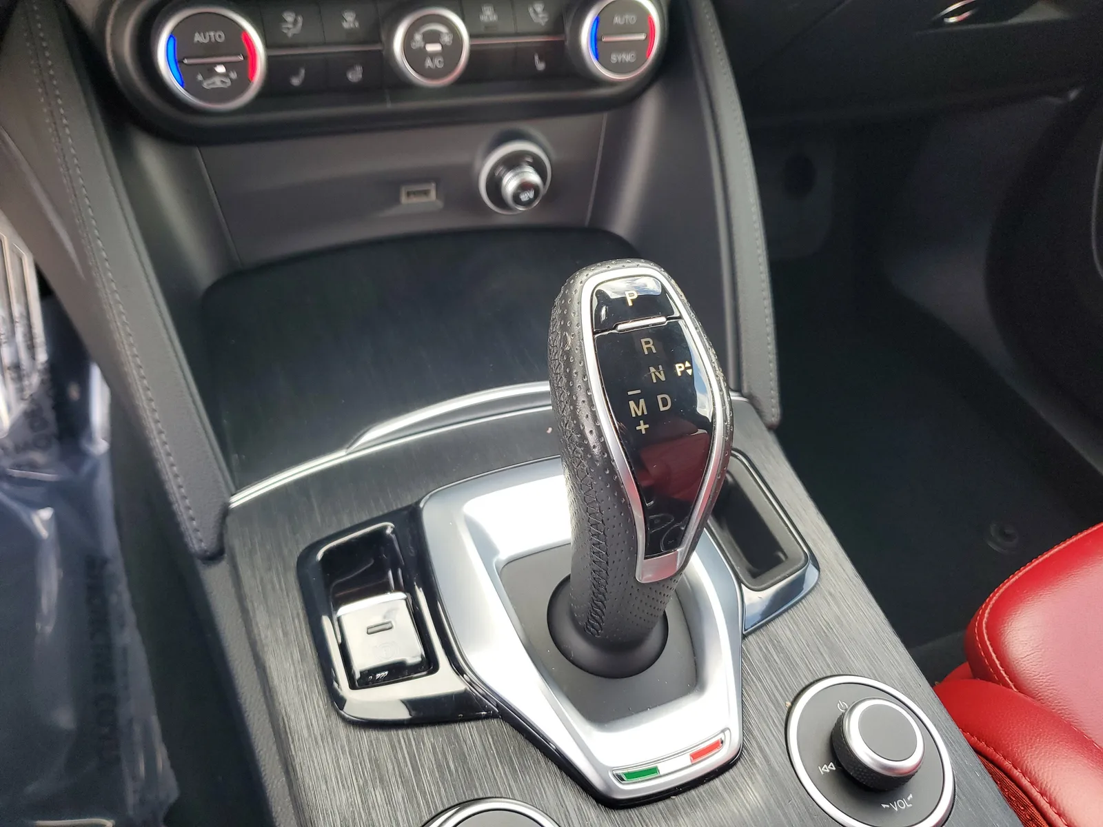 2022 Alfa Romeo Stelvio Sprint 4WD photo 24