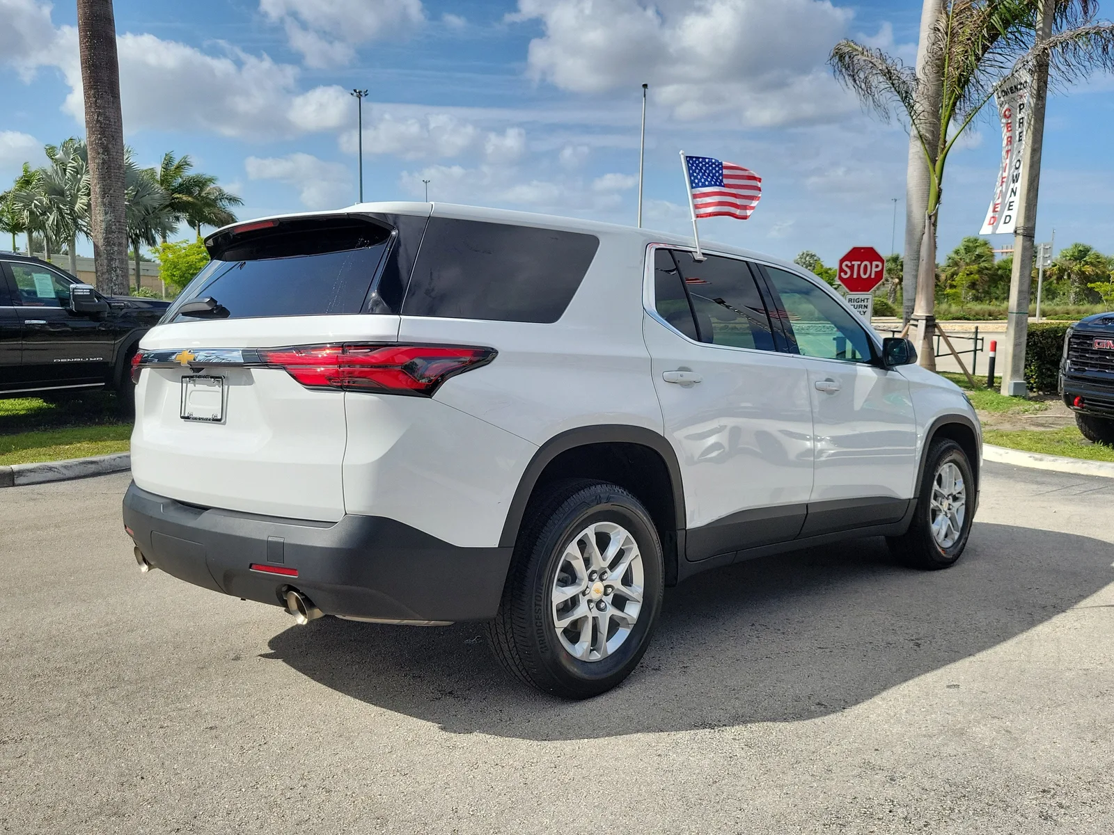 2023 Chevrolet Traverse LS photo 5