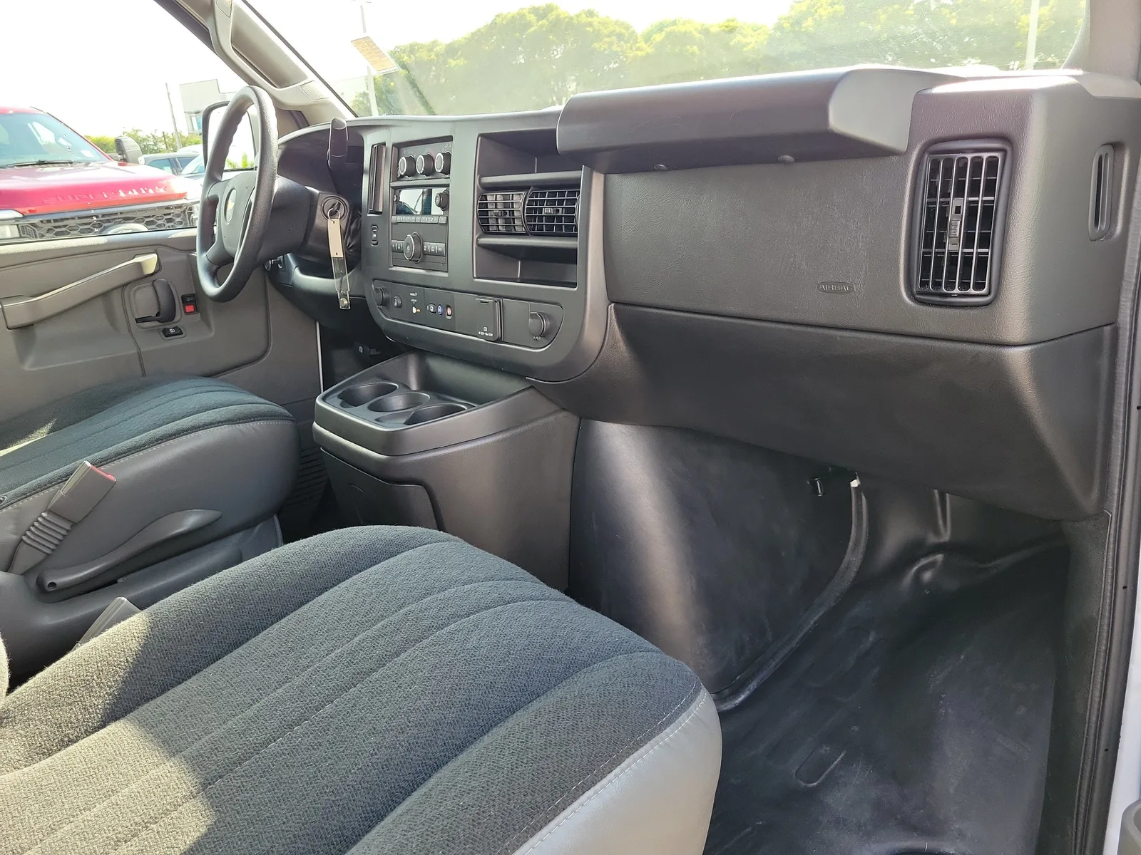 2025 Chevrolet Express Cargo Van Work Van photo 17