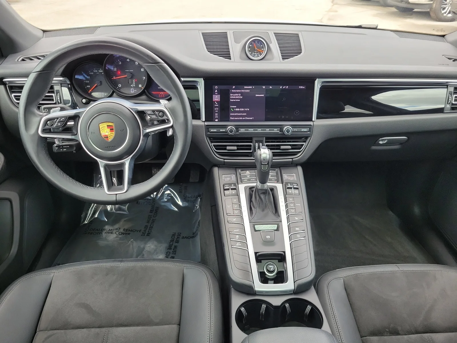 2021 Porsche Macan Base photo 18