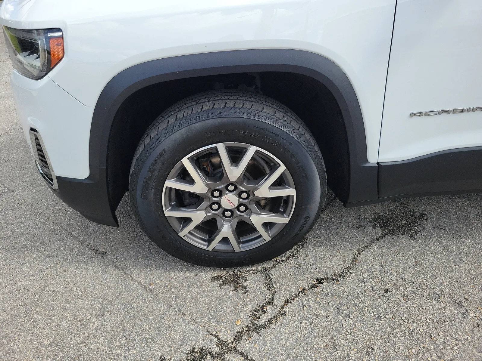 2023 GMC Acadia SLE photo 28