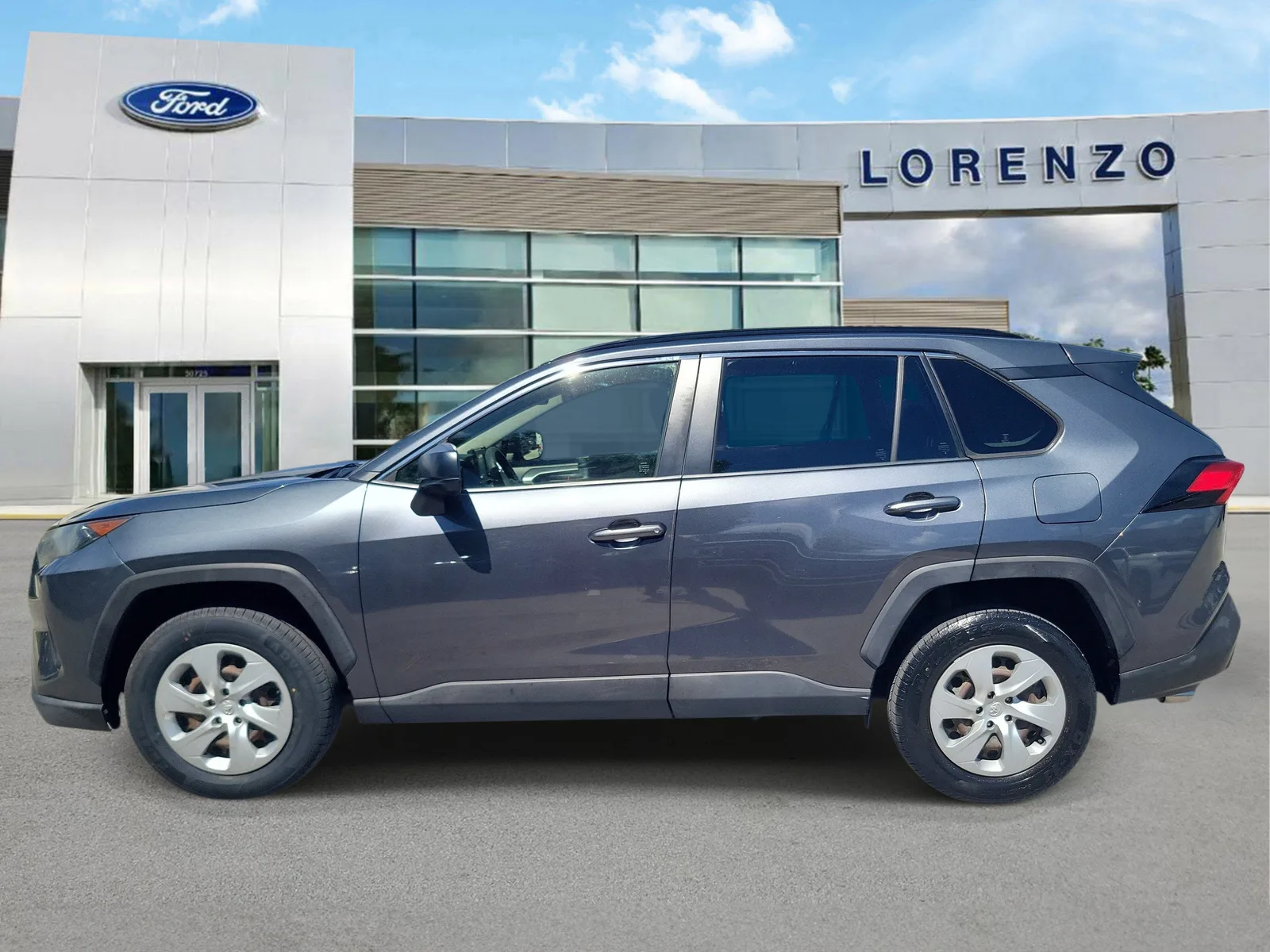 2019 Toyota RAV4 LE photo 8