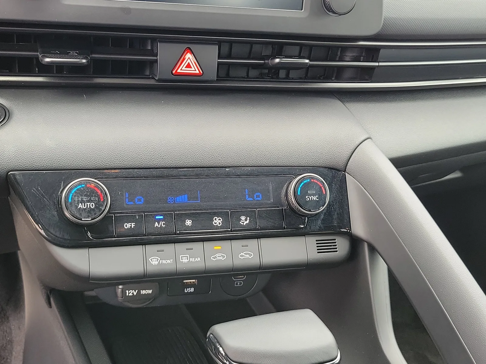 2025 Hyundai Elantra SEL Sport photo 29