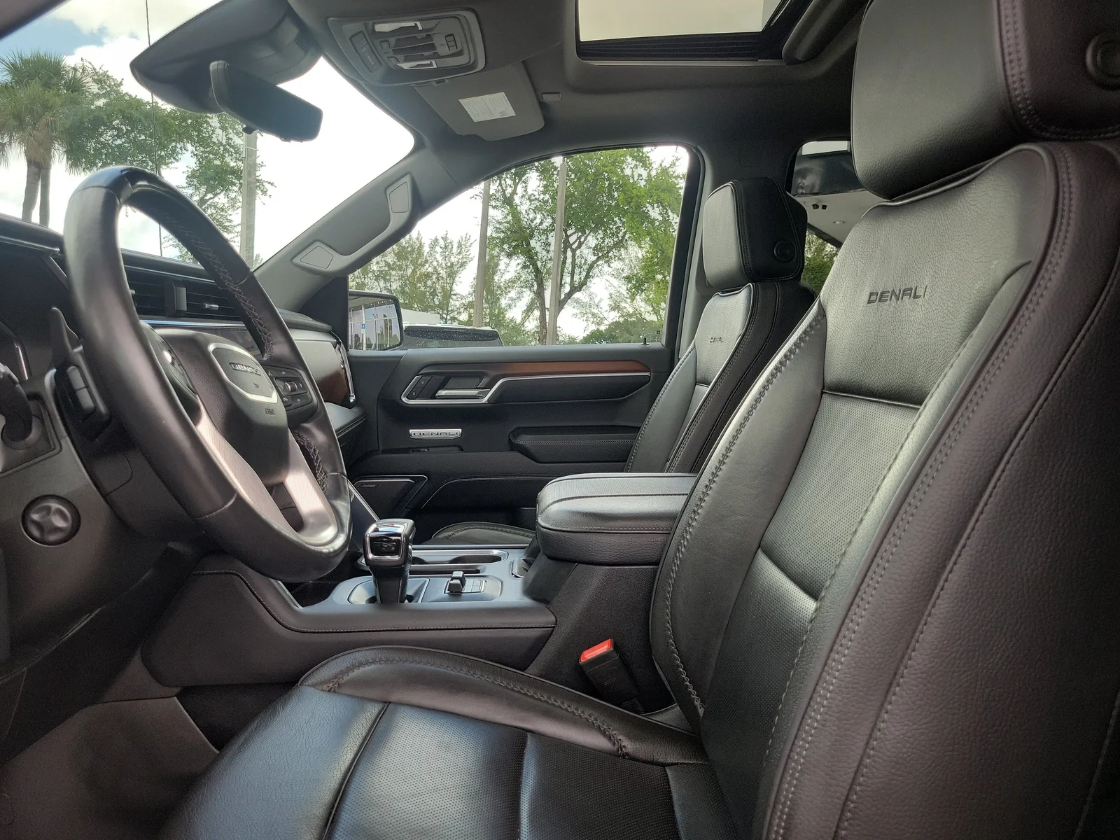 2024 GMC Sierra 1500 Denali photo 13