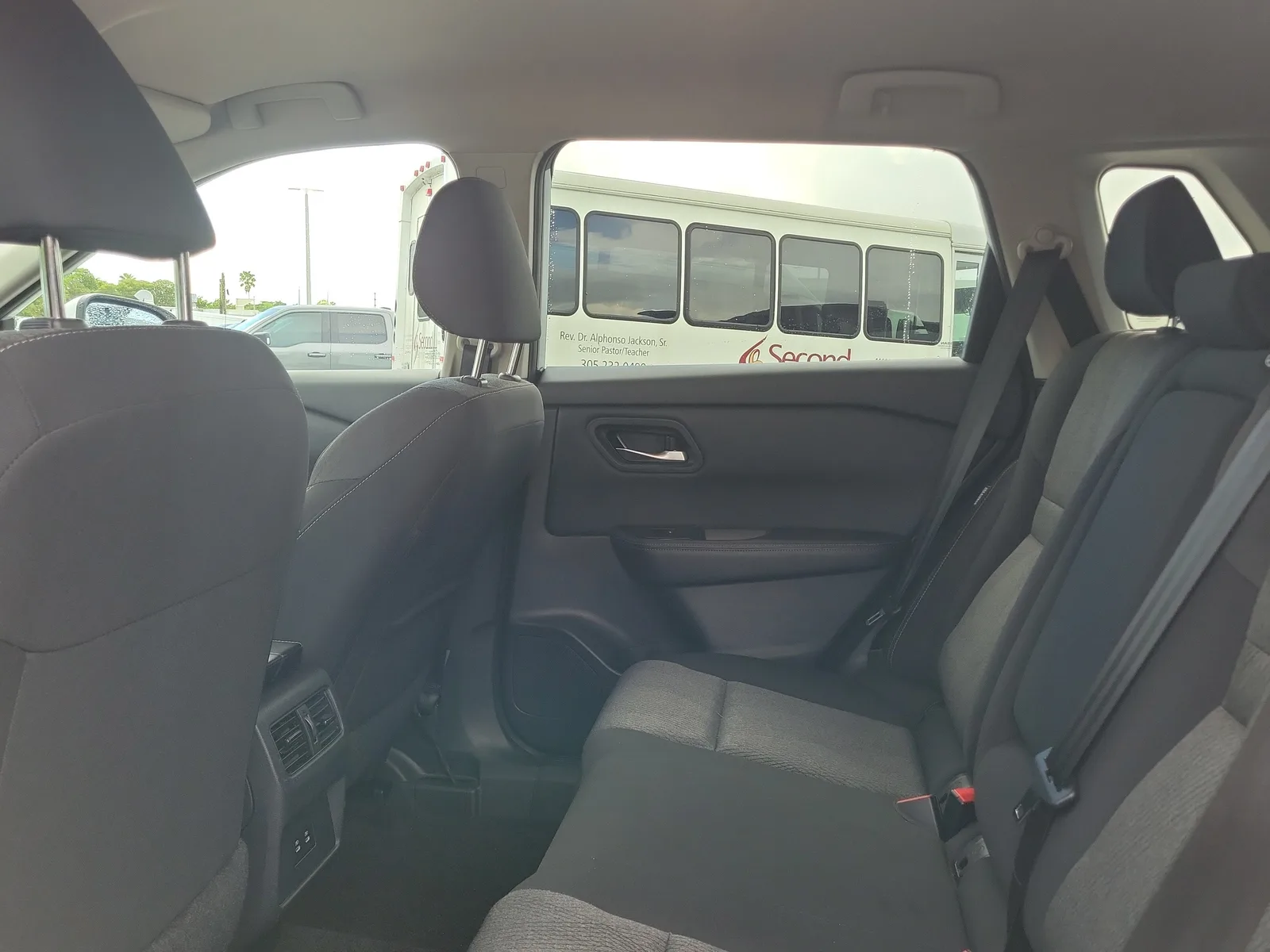 2025 Nissan Rogue SV photo 13