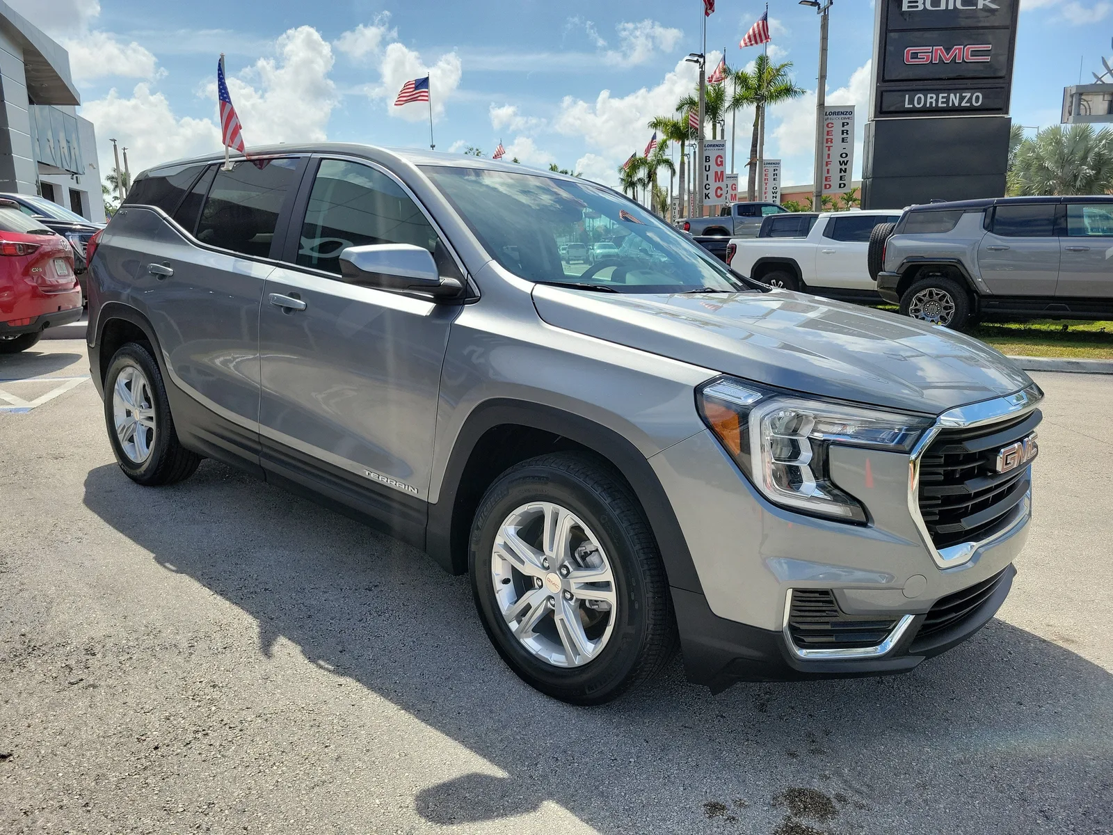 2024 GMC Terrain SLE photo 3