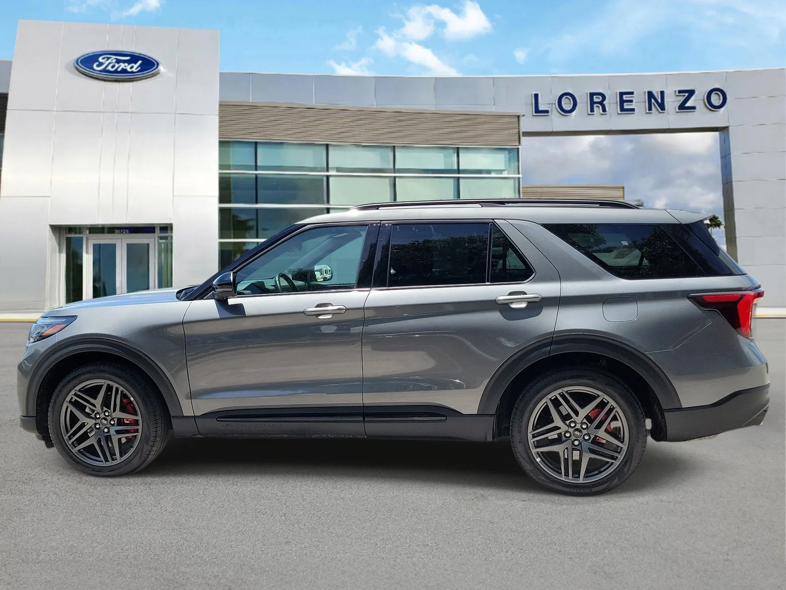 2025 Ford Explorer ST photo 8