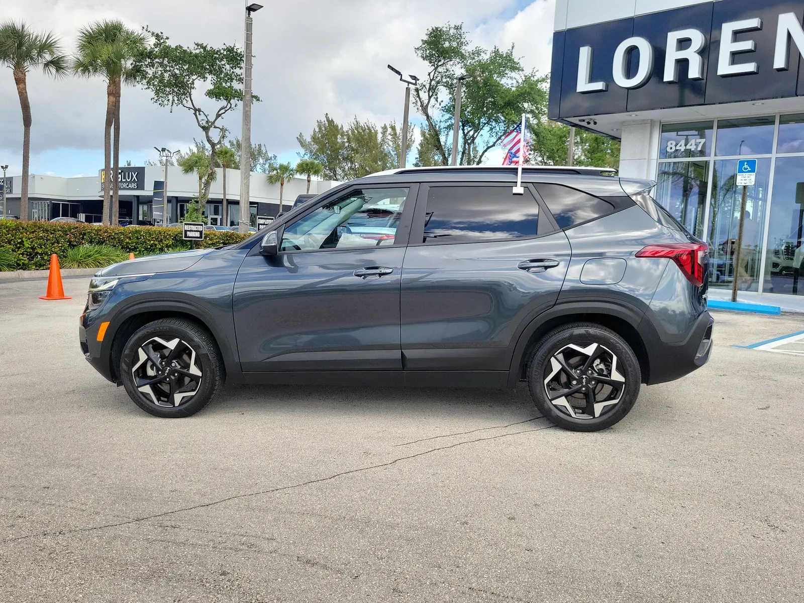 2025 Kia Seltos S photo 8