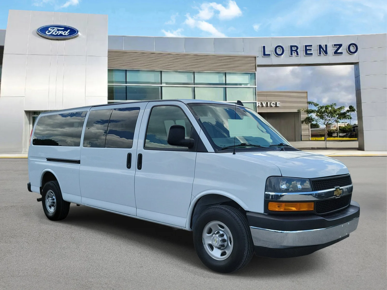 2023 Chevrolet Express Passenger LT photo 3