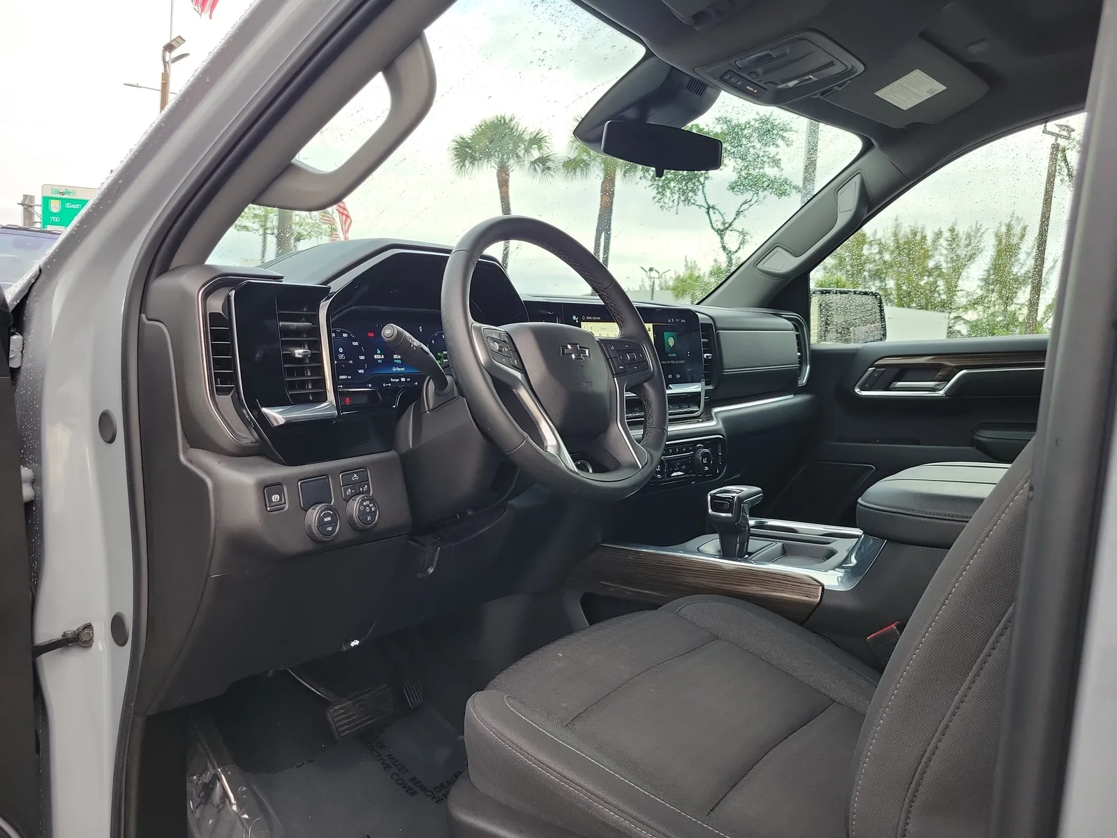 2024 Chevrolet Silverado 1500 RST photo 9