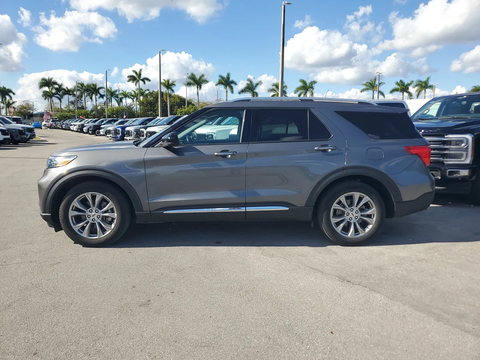 2023 Ford Explorer Limited photo 5