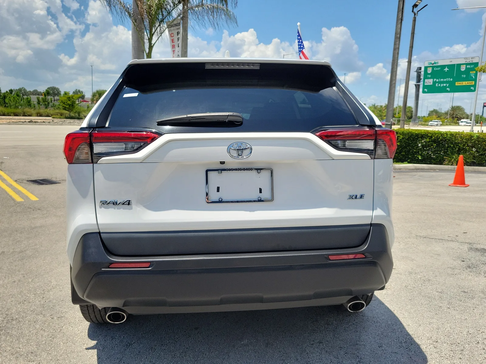 2024 Toyota RAV4 XLE photo 6
