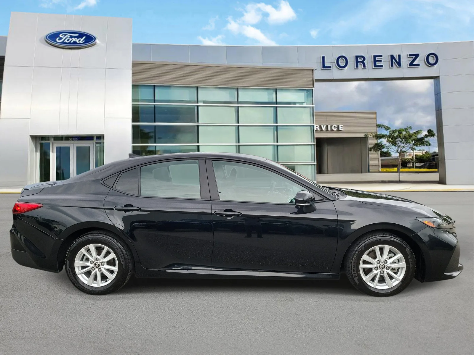 2025 Toyota Camry LE photo 4