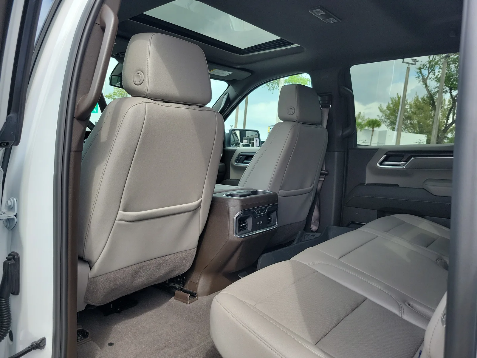 2024 GMC Sierra 1500 SLT photo 15