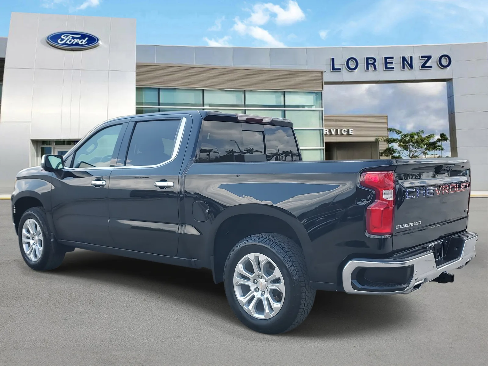 2024 Chevrolet Silverado 1500 LTZ photo 7