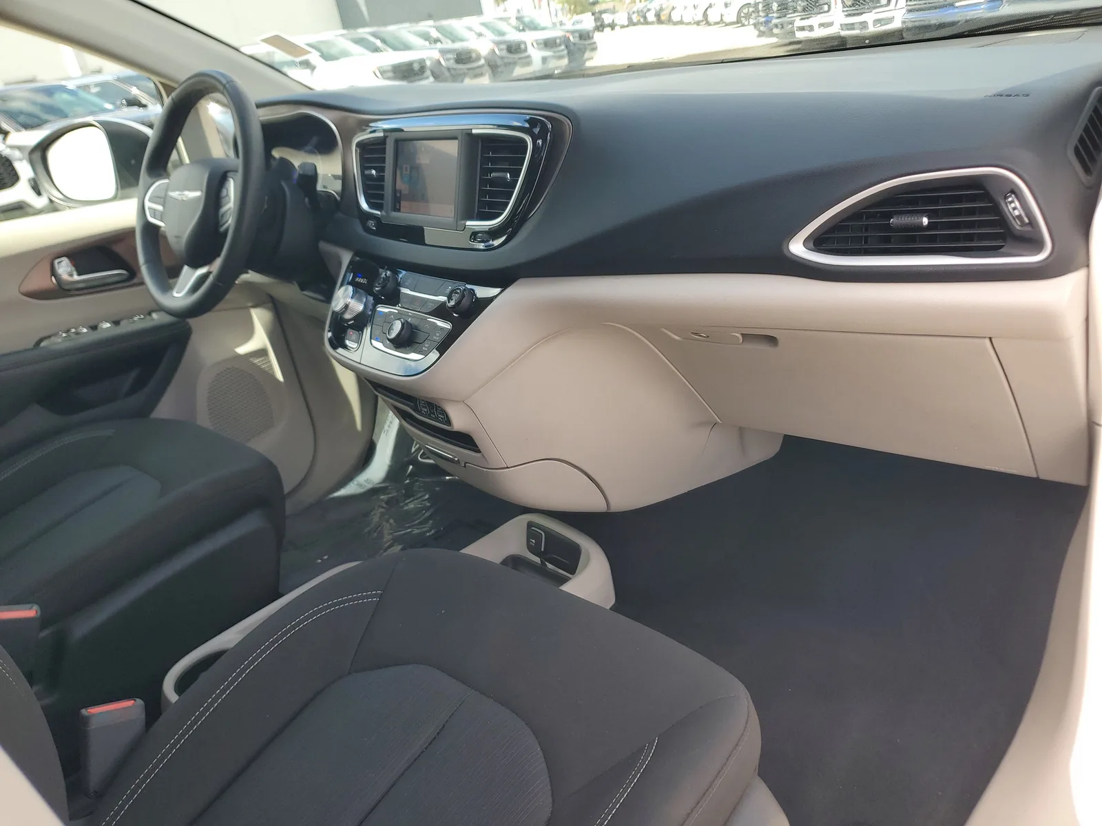 2023 Chrysler Voyager LX photo 20