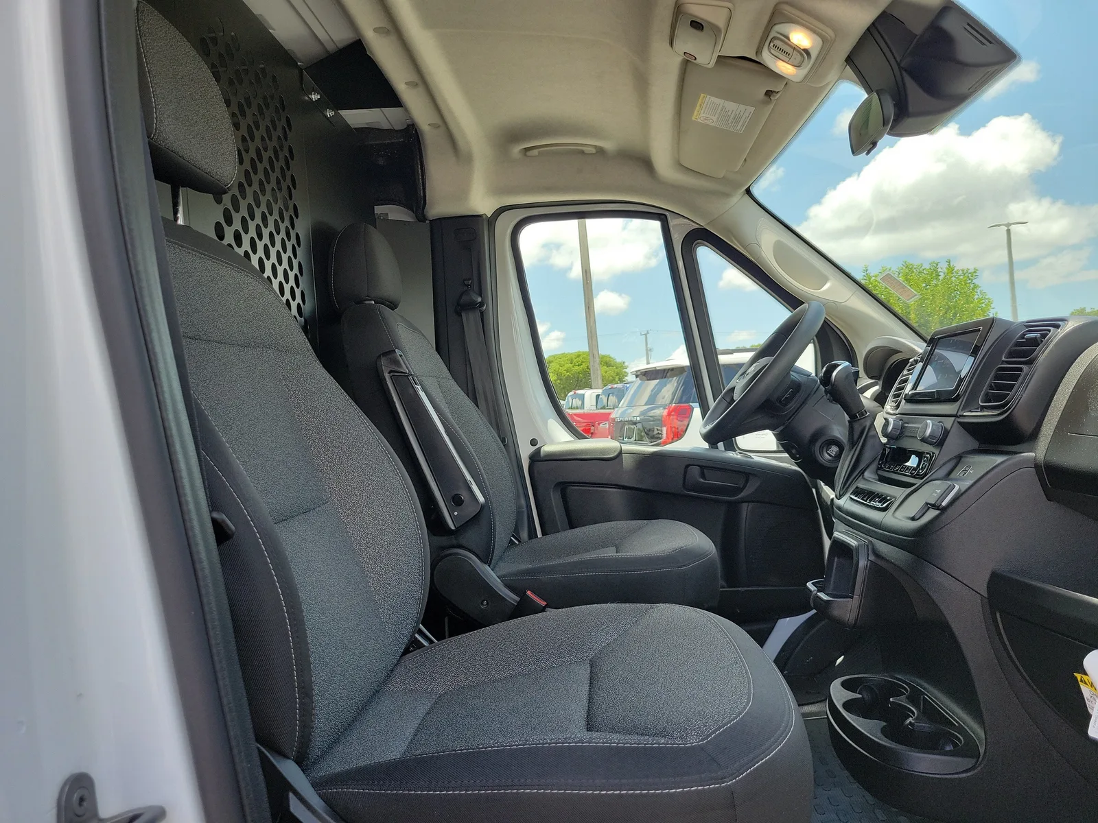 2025 RAM ProMaster Cargo Van Tradesman photo 17