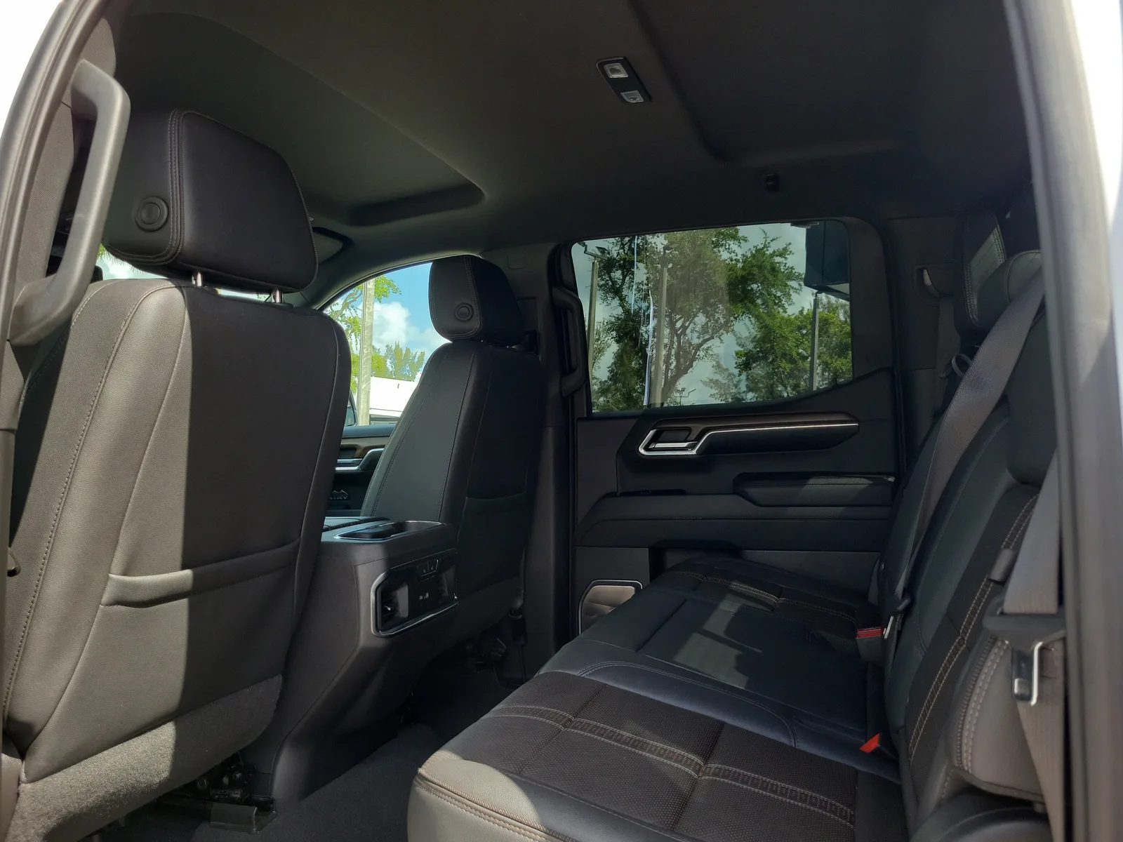 2023 Chevrolet Silverado 1500 High Country photo 14