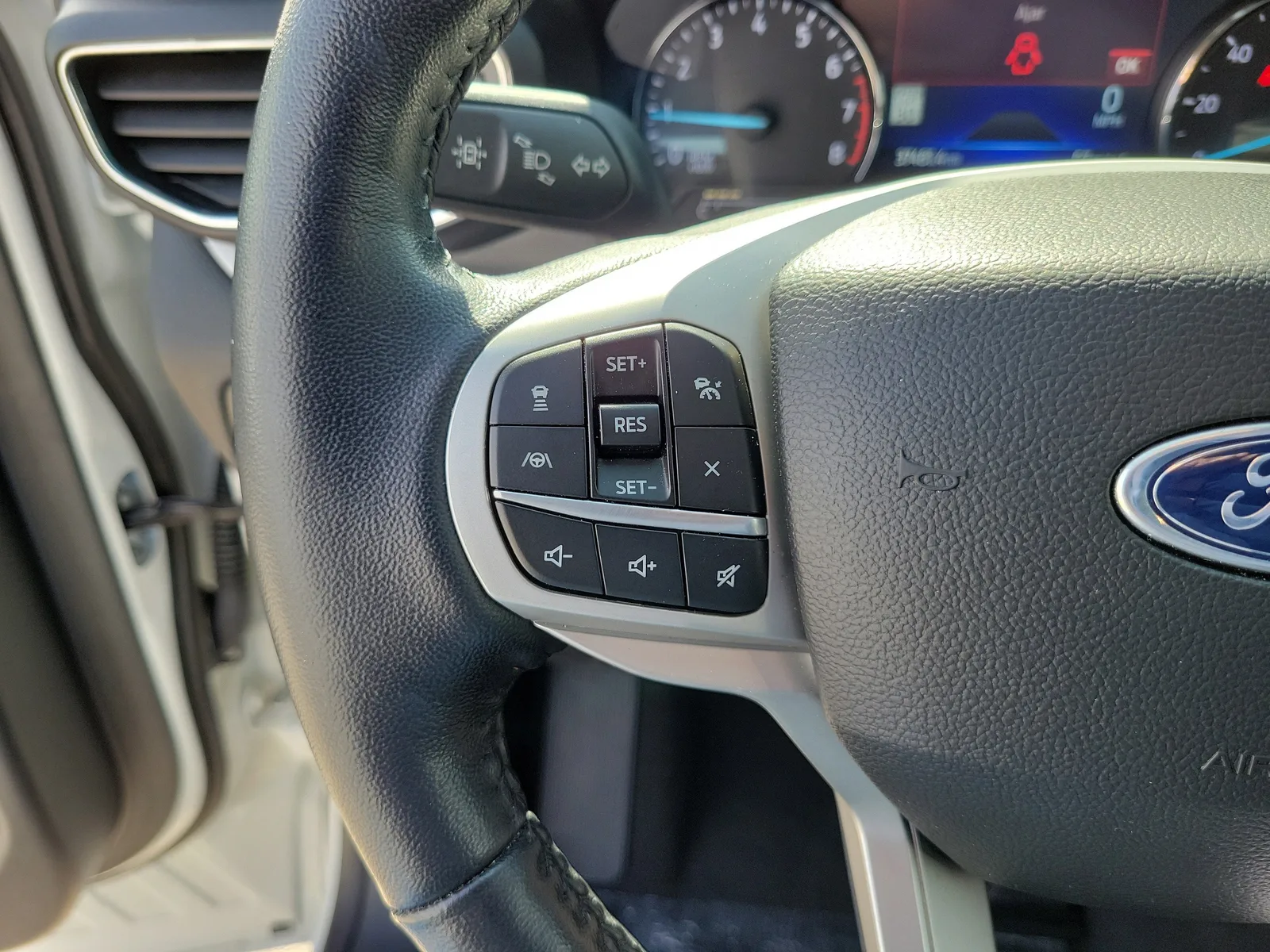 2023 Ford Explorer XLT photo 23