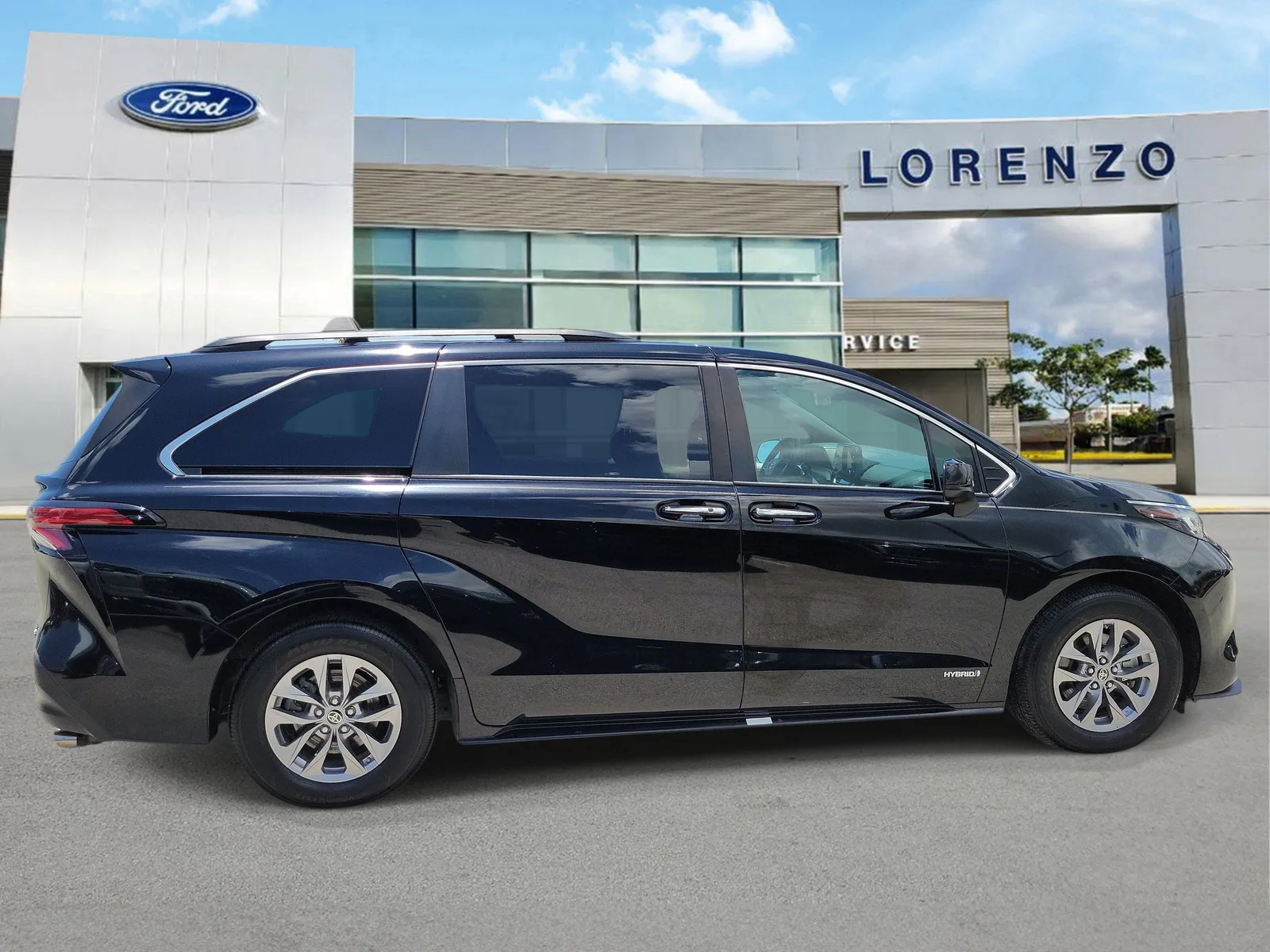 2021 Toyota Sienna XLE photo 4