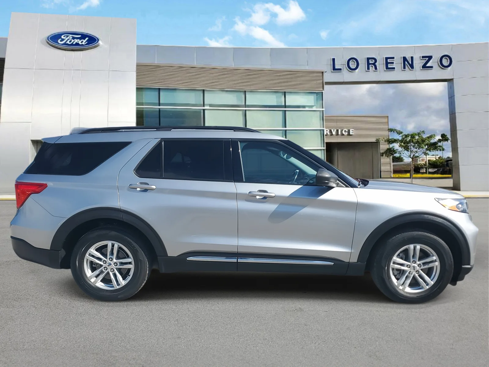 2023 Ford Explorer XLT photo 4